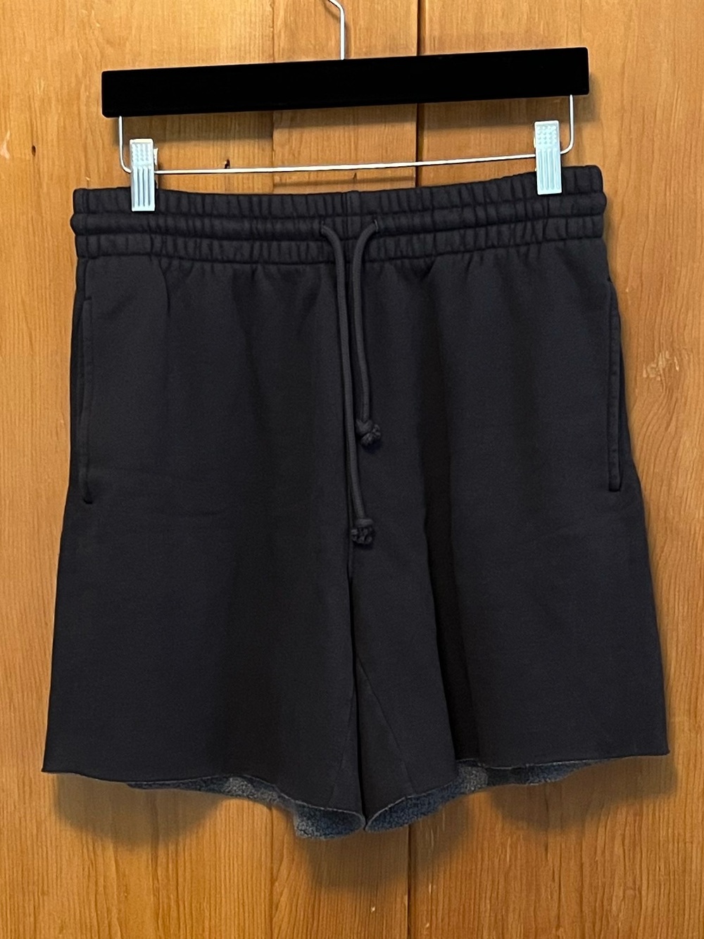 NWOT TNA Cozy Fleece Boyfriend 6” Sweatshort